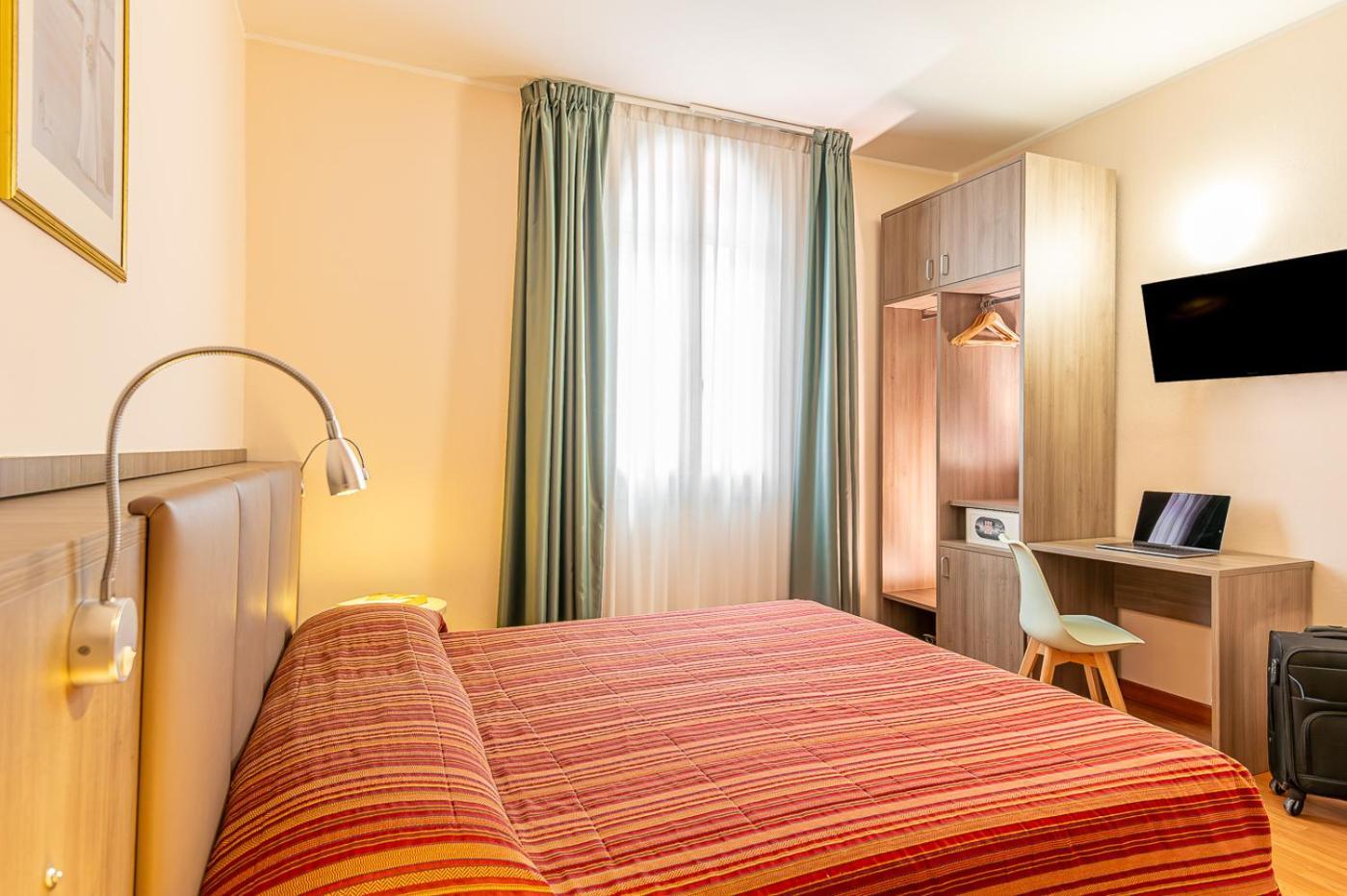 Hotel Zio Imola Bagian luar foto