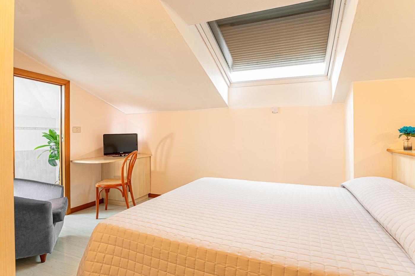 Hotel Zio Imola Bagian luar foto